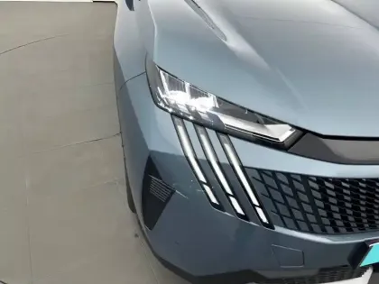 Photo 41 Peugeot 5008  Hybrid 136 e-DCS6