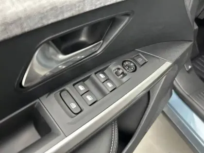 Photo 69 Peugeot 5008  Hybrid 136 e-DCS6