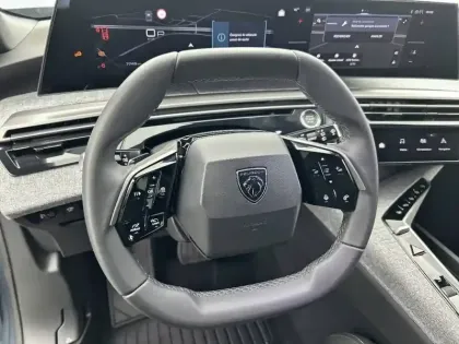 Photo 8 Peugeot 5008  Hybrid 136 e-DCS6