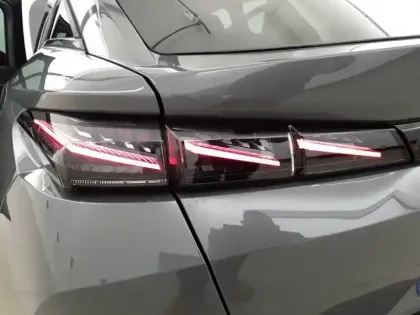 Photo 16 Peugeot 408  PHEV 180 e-EAT8