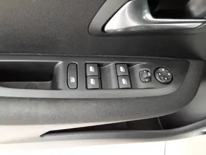 Photo 19 Peugeot 208  PureTech 100 S&S BVM6