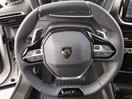 Photo 8 Peugeot 2008  Hybrid 145 e-DCS6