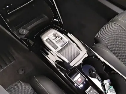 Photo 13 Peugeot 2008  Hybrid 145 e-DCS6