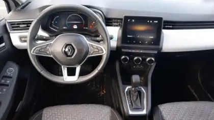 Photo 8 Renault Clio  E-Tech full hybrid 145