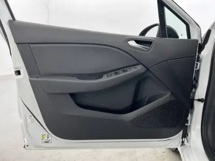 Photo 10 Renault Clio  E-Tech full hybrid 145