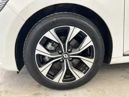 Photo 18 Renault Clio  E-Tech full hybrid 145