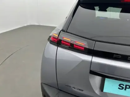 Photo 16 Peugeot 2008  Hybrid 145 e-DCS6