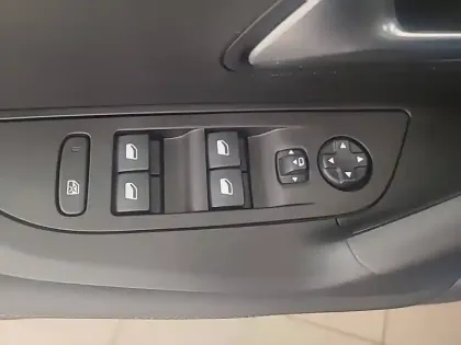 Photo 23 Peugeot 2008  Electrique 136 ch