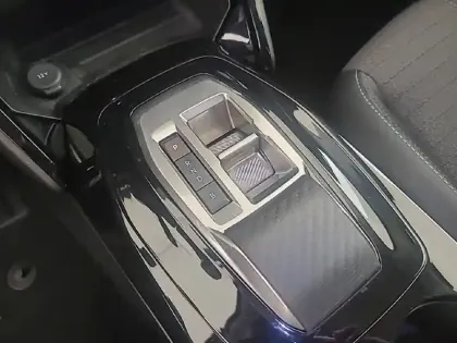 Photo 13 Peugeot 2008  Electrique 136 ch