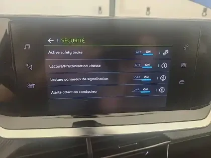 Photo 18 Peugeot 2008  Electrique 136 ch