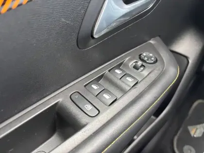 Photo 18 Peugeot 208  Electrique 50 kWh 136ch