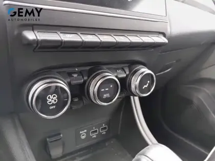 Photo 22 Renault Captur  TCe 140 EDC - 21