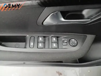 Photo 51 Peugeot 208  BlueHDi 100 S&S BVM6