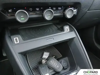 Photo 38 Citroën C4 e- 136 ch Automatique