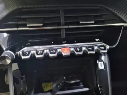 Photo 85 Peugeot 208  PureTech 100 S&S BVM6