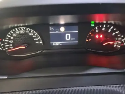 Photo 70 Peugeot 208  PureTech 100 S&S BVM6