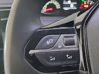 Photo 88 Peugeot 208  PureTech 100 S&S BVM6