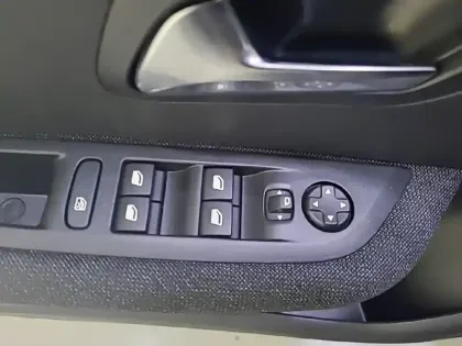 Photo 30 Peugeot 208 Gén. II Ph2 Active 5