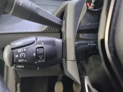 Photo 87 Peugeot 208  PureTech 100 S&S BVM6