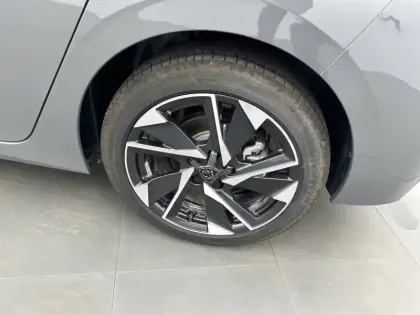 Photo 12 Peugeot 308  Hybrid 136 e-DCS6