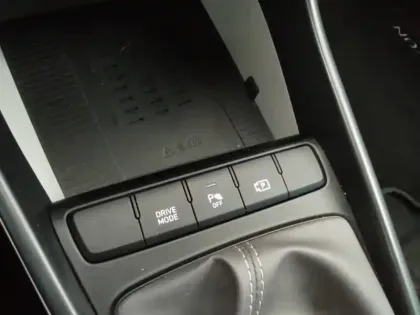 Photo 12 Hyundai Bayon  1.0 T-GDi 100 Hybrid 48V