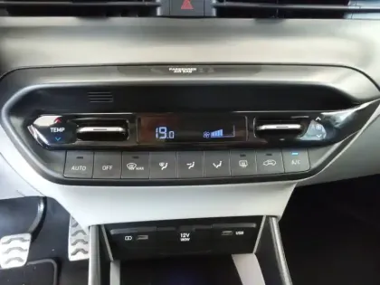 Photo 7 Hyundai Bayon  1.0 T-GDi 100 Hybrid 48V