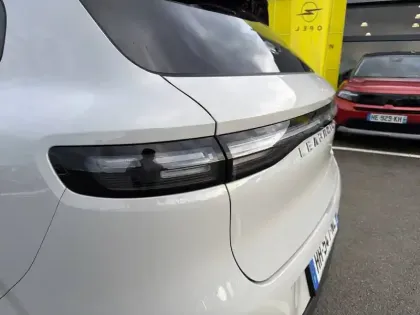 Photo 16 Leapmotor B10  BEV 67.1 kWh - 160 kW