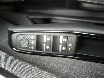 Photo 62 Renault Espace  E-Tech full hybrid 200 GSR2