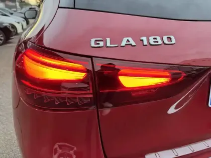 Photo 19 Mercedes GLA  180 7G-DCT