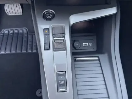 Photo 18 Peugeot 308  BlueHDi 130ch S&S EAT8