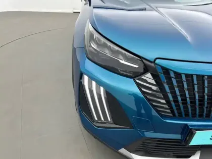 Photo 15 Peugeot 2008  Hybrid 136 e-DCS6