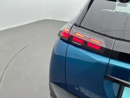 Photo 16 Peugeot 2008  Hybrid 136 e-DCS6