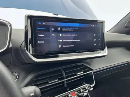 Photo 19 Peugeot 2008  Hybrid 136 e-DCS6