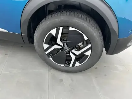 Photo 12 Peugeot 2008  Hybrid 136 e-DCS6