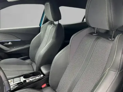 Photo 10 Peugeot 2008  Hybrid 136 e-DCS6