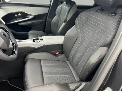 Photo 37 Peugeot 3008  Hybrid 145 e-DCS6