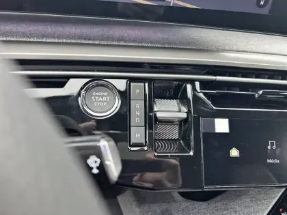 Photo 40 Peugeot 3008  Hybrid 145 e-DCS6