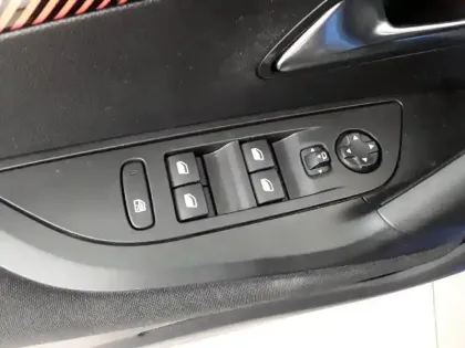 Photo 19 Peugeot 2008  BlueHDi 110 S&S BVM6