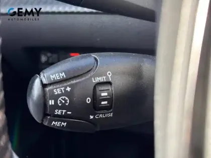 Photo 12 Peugeot 208  Electrique 50 kWh 136ch