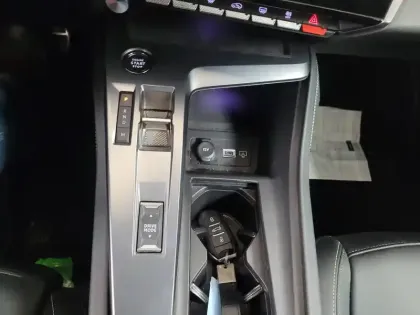 Photo 14 Peugeot 308  PureTech 130ch S&S EAT8