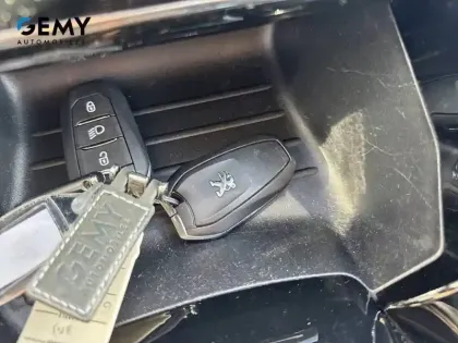 Photo 12 Peugeot 208  PureTech 100 S&S EAT8