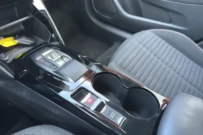 Photo 23 Peugeot 208  Electrique 50 kWh 136ch