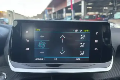 Photo 20 Peugeot 208  Electrique 50 kWh 136ch