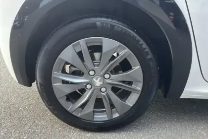 Photo 10 Peugeot 208  Electrique 50 kWh 136ch