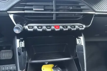 Photo 22 Peugeot 208  Electrique 50 kWh 136ch