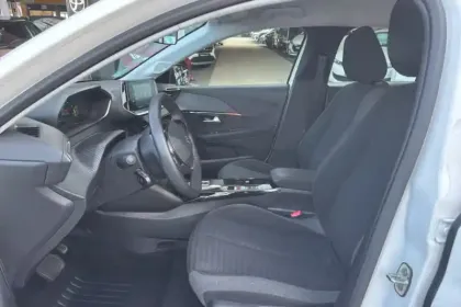 Photo 13 Peugeot 208  Electrique 50 kWh 136ch