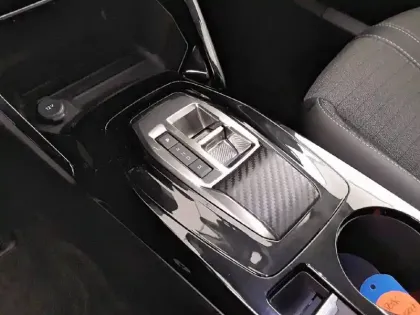 Photo 13 Peugeot 2008  PureTech 130 S&S EAT8