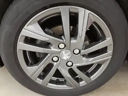 Photo 12 Peugeot 208  PureTech 75 S&S BVM5