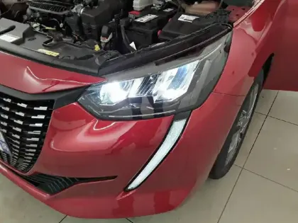 Photo 15 Peugeot 208  PureTech 75 S&S BVM5