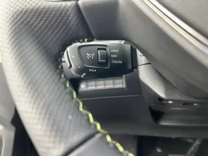 Photo 41 Peugeot 2008  Hybrid 136 e-DCS6